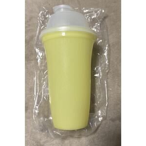 Vintage 3pc Tupperware QuickShaker Mixer Pour Spout Pore 16 oz Yellow